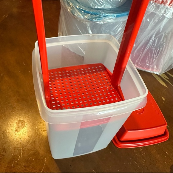 Tupperware Large Pick a Deli 2L - Picture 2 of 4